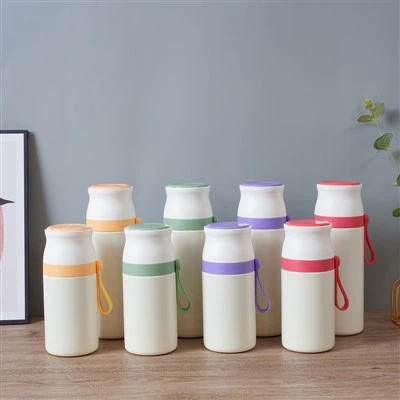 Termospullo silikoniköydellä tyhjiöeristetyllä vesipullolla